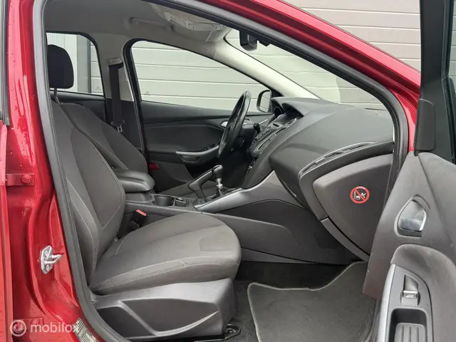 Ford Focus Wagon 1.6 EcoBoost Titanium 2012 Benzine 16