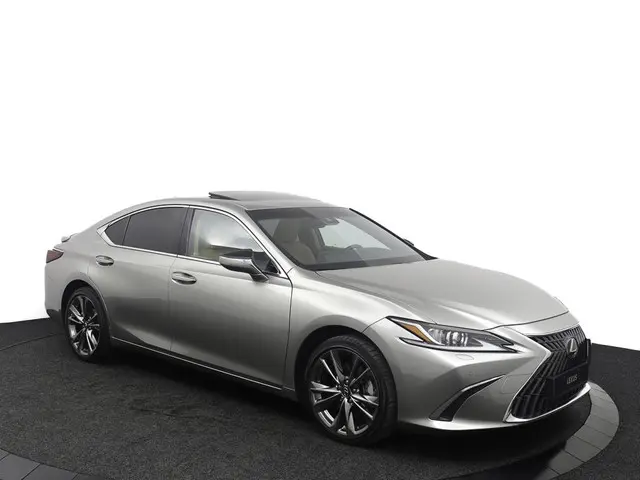 Lexus ES 300h Business Line 2024 Hybride Benzine 14