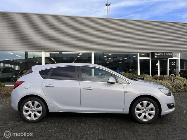 Opel Astra 1.4 Turbo Business + 2014 Benzine 2