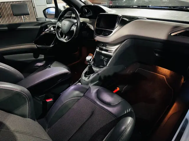 Peugeot 208 1.6 THP XY 2013 Benzine 25