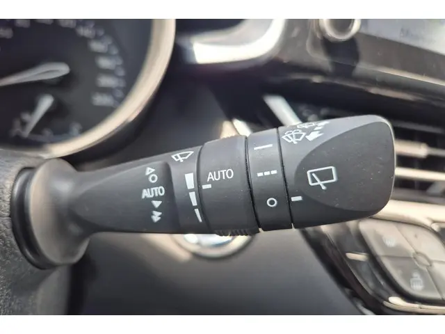 Toyota C-HR 1.8 Hybrid Dynamic 2021 Hybride Benzine 21