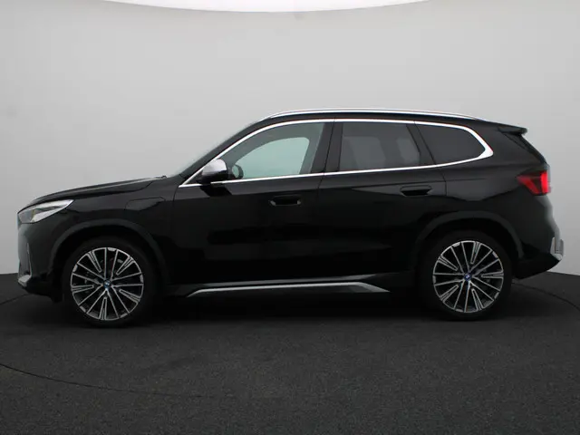 BMW X1 xDrive25e 2024 Hybride Benzine 4