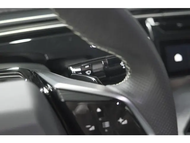 Peugeot 3008 1.2 Hybrid 136 GT 2025 Hybride Benzine 34