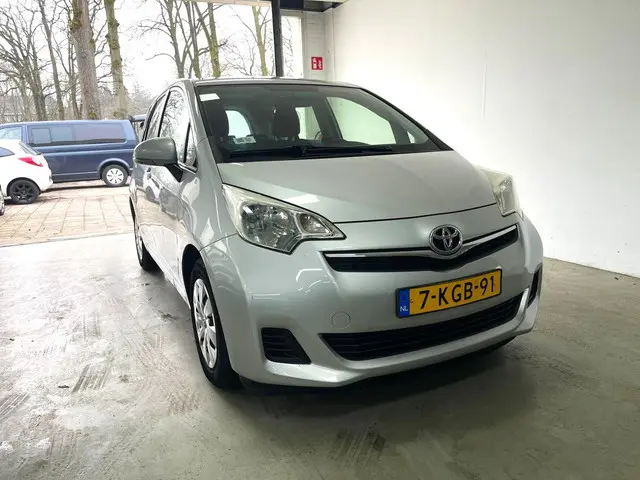 Toyota Verso-S 2
