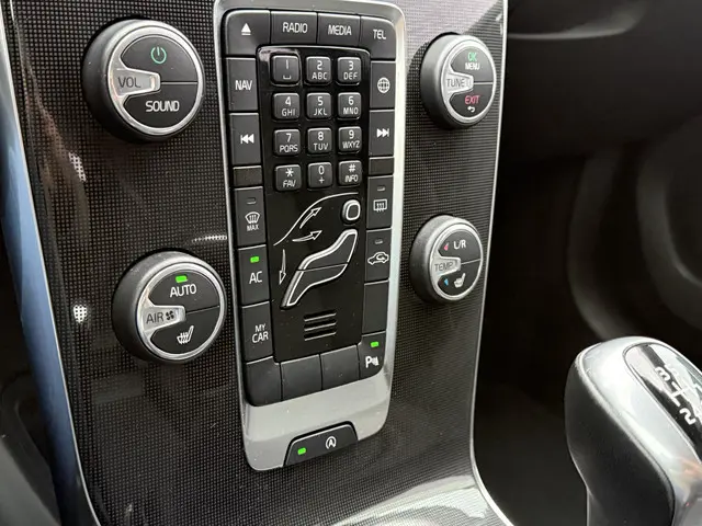 Volvo V40 Cross Country 2.0 T3 Momentum 2017 Benzine 17