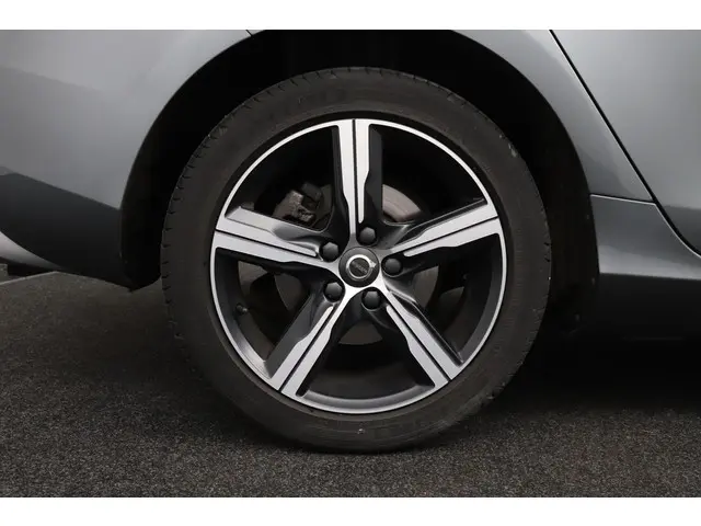 Volvo V40 1.5 T3 R-Design 2019 Benzine 37