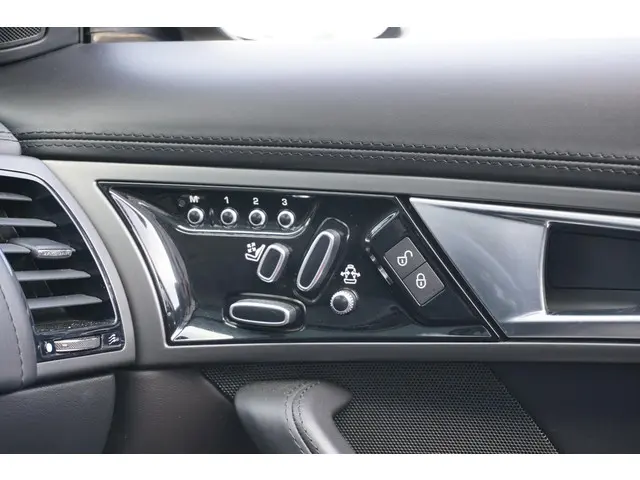 Jaguar F-Type 3.0 V6 Convertible 2017 Benzine 36