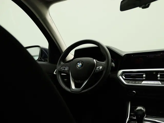 BMW 3 Serie Touring 320i 2020 Benzine 29