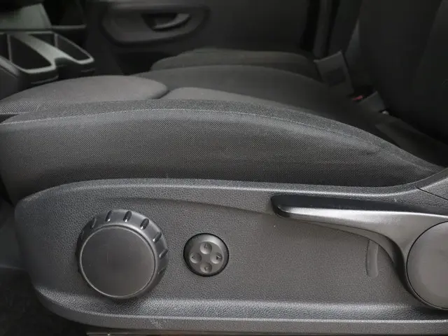 Mercedes-Benz Sprinter 315 1.9 CDI L2H2 2024 Diesel 23