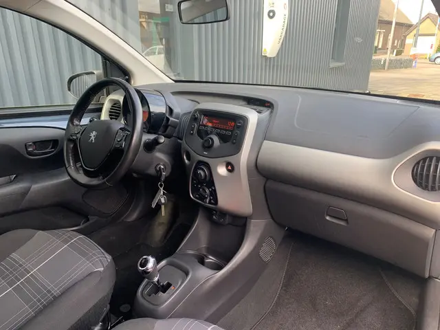 Peugeot 108 1.0 e-VTi Active 2017 Benzine 13