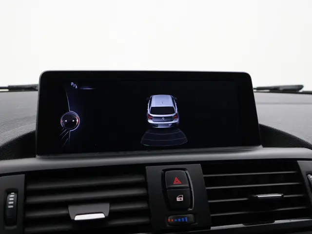 BMW 1 Serie 114i EDE HIGH EXECUTIVE 2013 Benzine 27