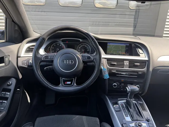 Audi A4 Limousine 1.8 TFSI S Edition 2015 Benzine 12