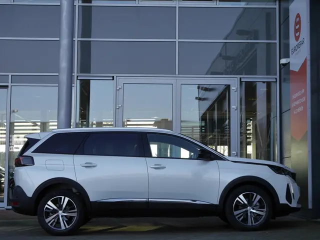 Peugeot 5008 1.2 Hybrid Allure Pack Business 2023 Benzine 6