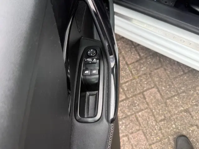 Peugeot 208 1.6 VTi Allure 2012 Benzine 8