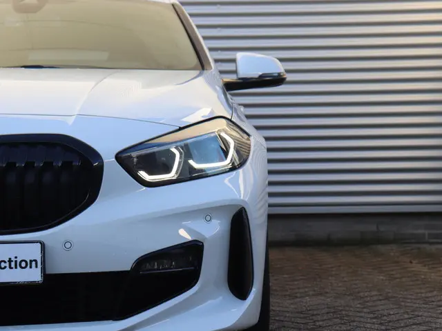 BMW 1 Serie 5-deurs 118i 2024 Benzine 39