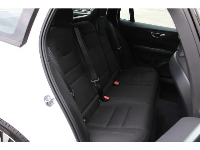 Volvo V60 B3 Automaat Momentum Advantage 2021 Benzine 55