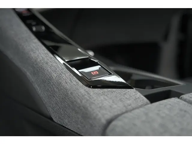 Peugeot 3008 1.2 Hybrid 136 GT 2025 Hybride Benzine 47