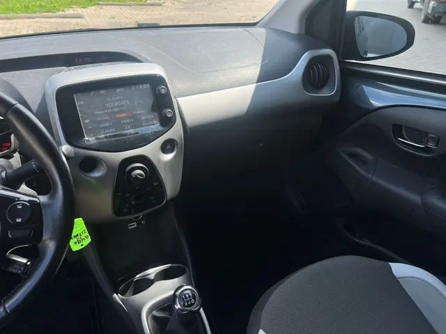 Toyota Aygo 1.0 VVT-i x-play 2017 Benzine 19