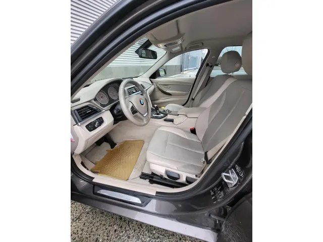 BMW 3 Serie 320 I Hi executive modern 2015 Benzine 17
