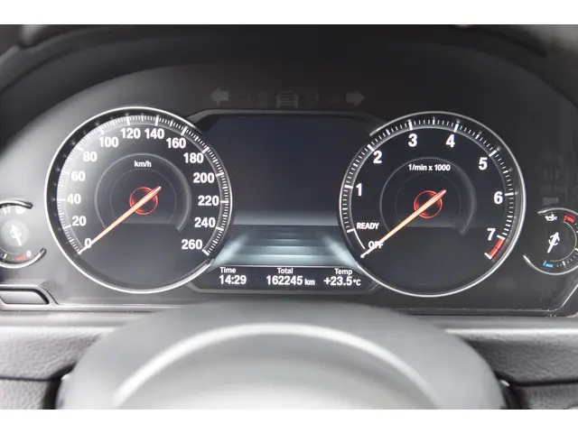 BMW 3 Serie Touring 320i M Sport Edition 2018 Benzine 16