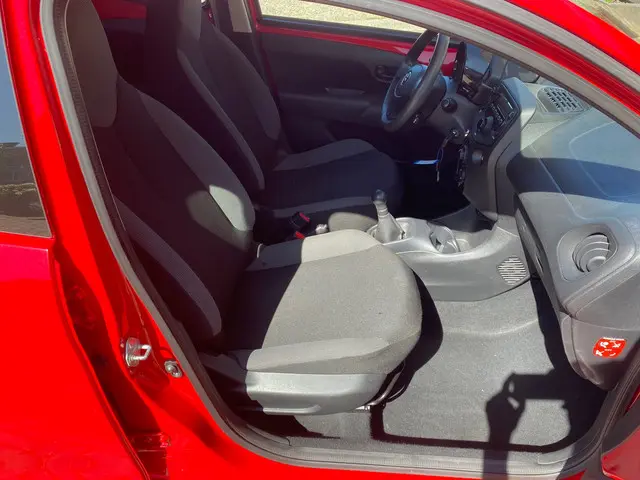 Toyota Aygo 1.0 VVT-i x-now 2015 Benzine 13