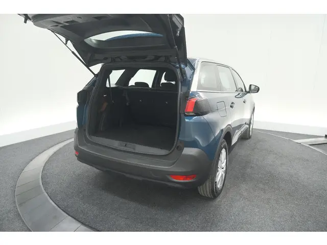 Peugeot 5008 PureTech 130 EAT8 Active Pack 2023 Benzine 62