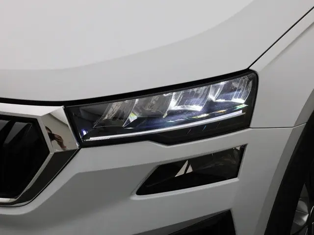 Škoda Karoq 1.5TSI/150PK Design DSG 2024 Benzine 13