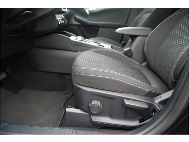 Ford Kuga 2.5 PHEV 243pk Titanium 2024 Hybride Benzine 15