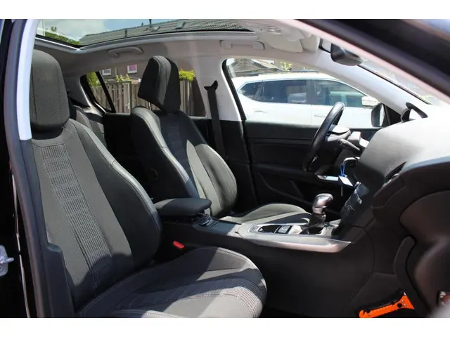 Peugeot 308 1.2 PureTech Allure 2018 Benzine 7
