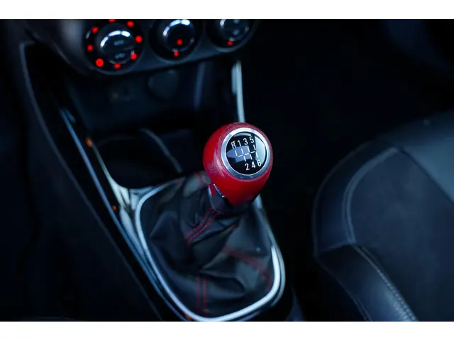 Opel ADAM 1.0 Turbo Rocks 2015 Benzine 15