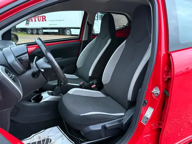 Toyota Aygo 1.0 VVT-i x-play/SIDE BARS 2015 Benzine 28