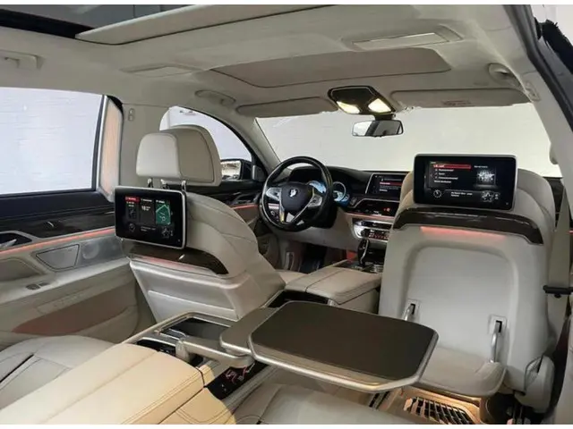BMW 7 Serie 750Li xDrive High Executive 2017 Benzine 9