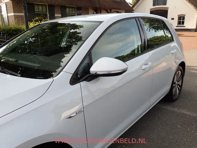 Volkswagen e-Golf 35,8KWH 94%SOH 2017 Elektrisch 28