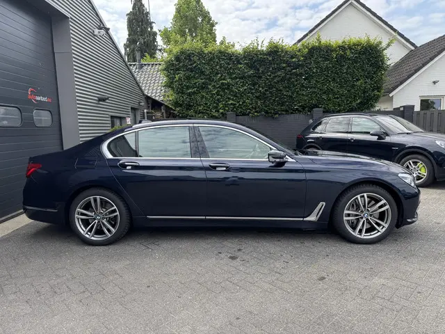 BMW 7 Serie 750d xDrive High Executive 2017 Diesel 4