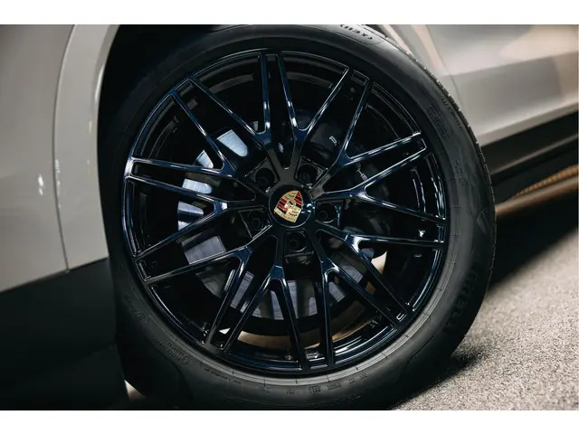 Porsche Cayenne Coupé 3.0 E-Hybrid 2024 Hybride Benzine 2