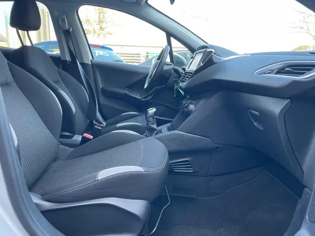 Peugeot 208 1.2 PureTech Style 2015 Benzine 11
