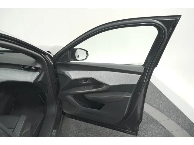 Peugeot 5008 HYbrid 145 e-DCS6 GT 2025 Hybride Benzine 67