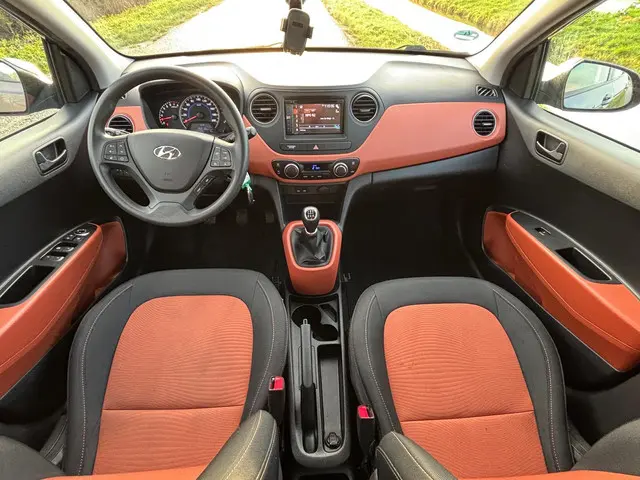 Hyundai i10 1.0i i-Motion Comfort 2016 Benzine 9