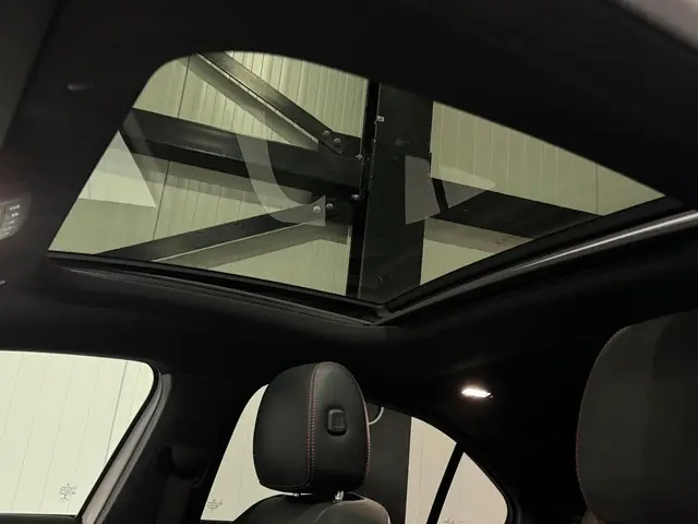 Mercedes-Benz A-Klasse 250 e AMG 2020 Hybride Benzine 18