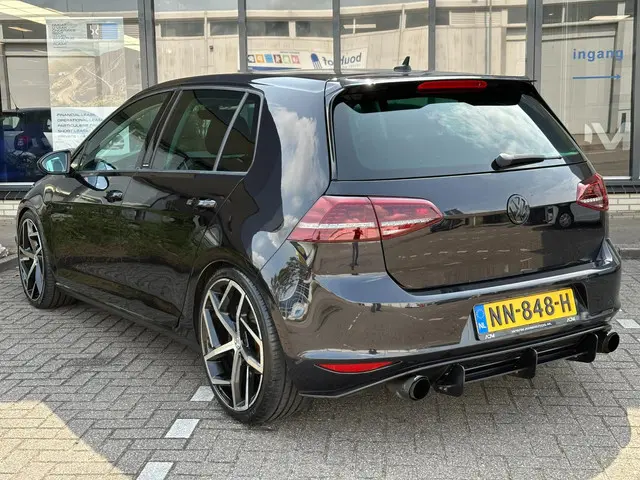 Volkswagen Golf 2