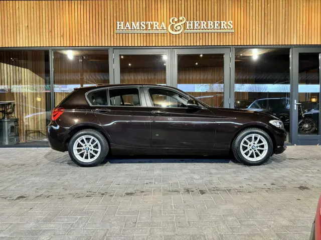 BMW 1 Serie 118i Bruin Metallic, automaat 2015 Benzine 4
