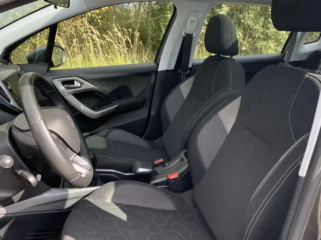 Peugeot 2008 1.2 PureTech Blue Lion 2016 Benzine 12