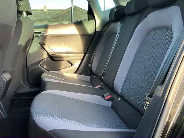 SEAT Arona 1.0 TSI Style Business Intense 2021 Benzine 21