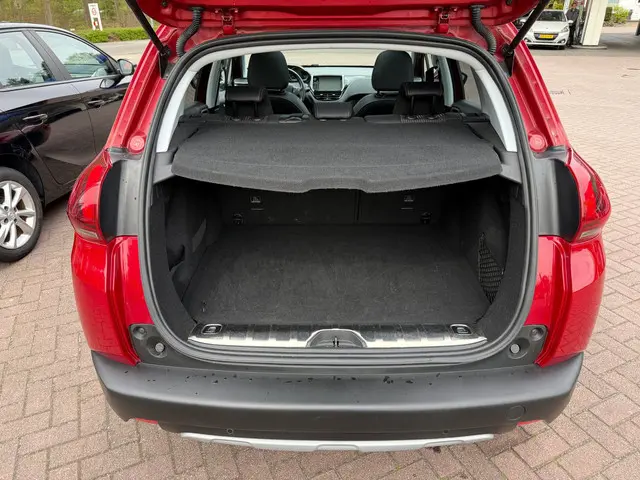 Peugeot 2008 1.2 PureTech Allure Automaat 2018 Benzine 32