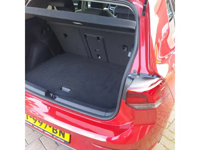Volkswagen Golf 1.5 TSI Life Business 2022 Benzine 18