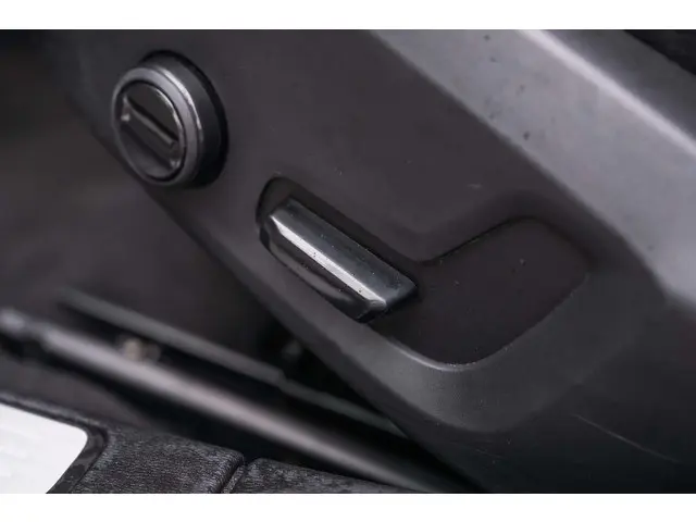 Volvo V60 2.0 B3 Momentum Advantage 2020 Benzine 32