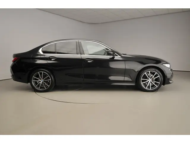 BMW 3 Serie 320i 2023 Benzine 4