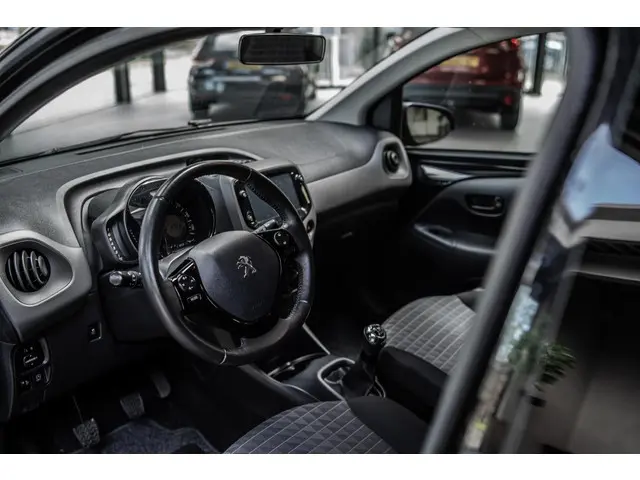 Peugeot 108 1.0 e-VTi Active 2021 Benzine 8