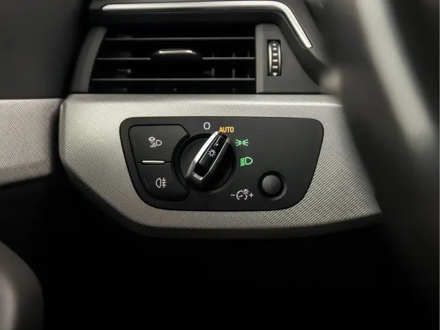 Audi A4 Avant 2.0 TFSI ultra Sport 2016 Benzine 24