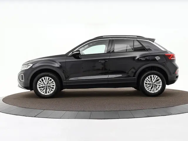 Volkswagen T-Roc 1.5 TSI 150pk DSG Life 2023 Benzine 24